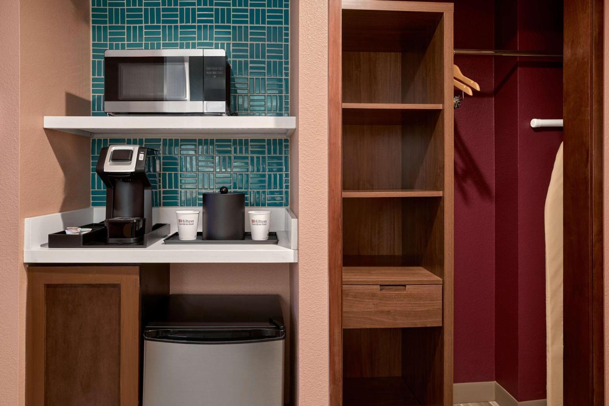 Hilton Garden Lax Angeles Airport 3*