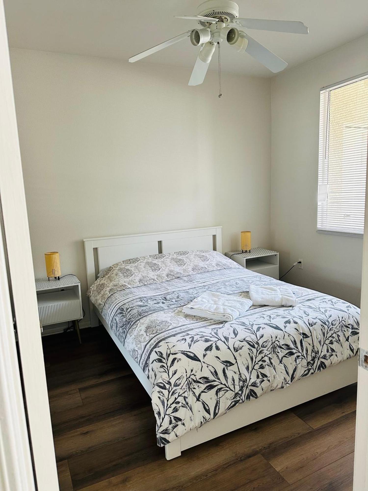 Loft Style,2 Beds ,flexible Self Check In,pool *