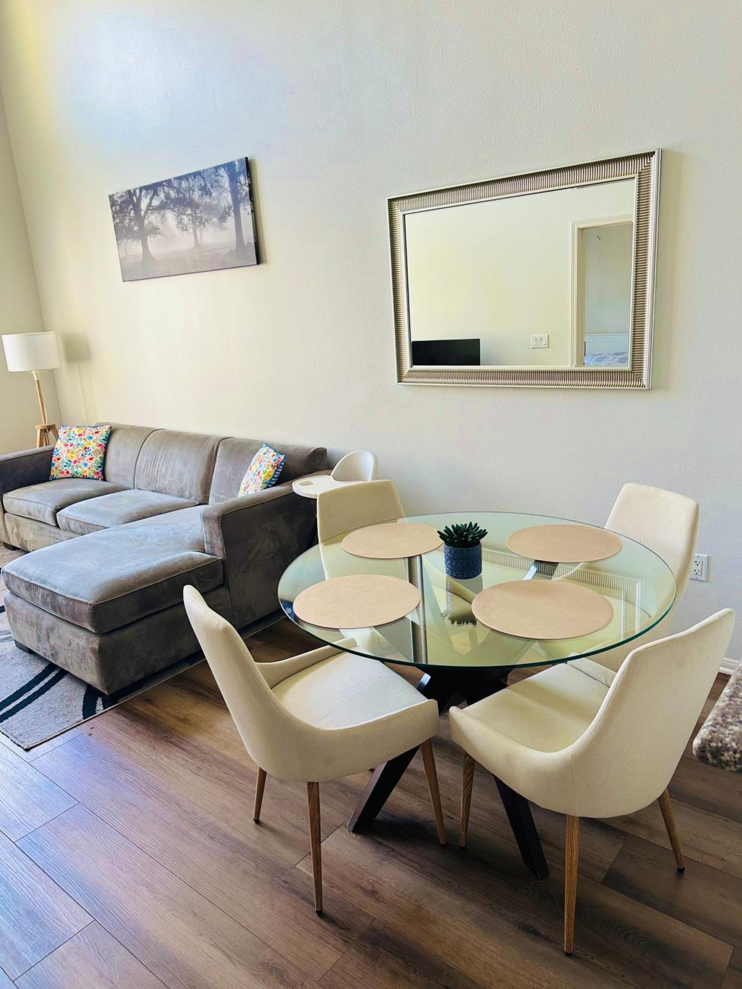 Loft Style,2 Beds ,flexible Self Check In,pool