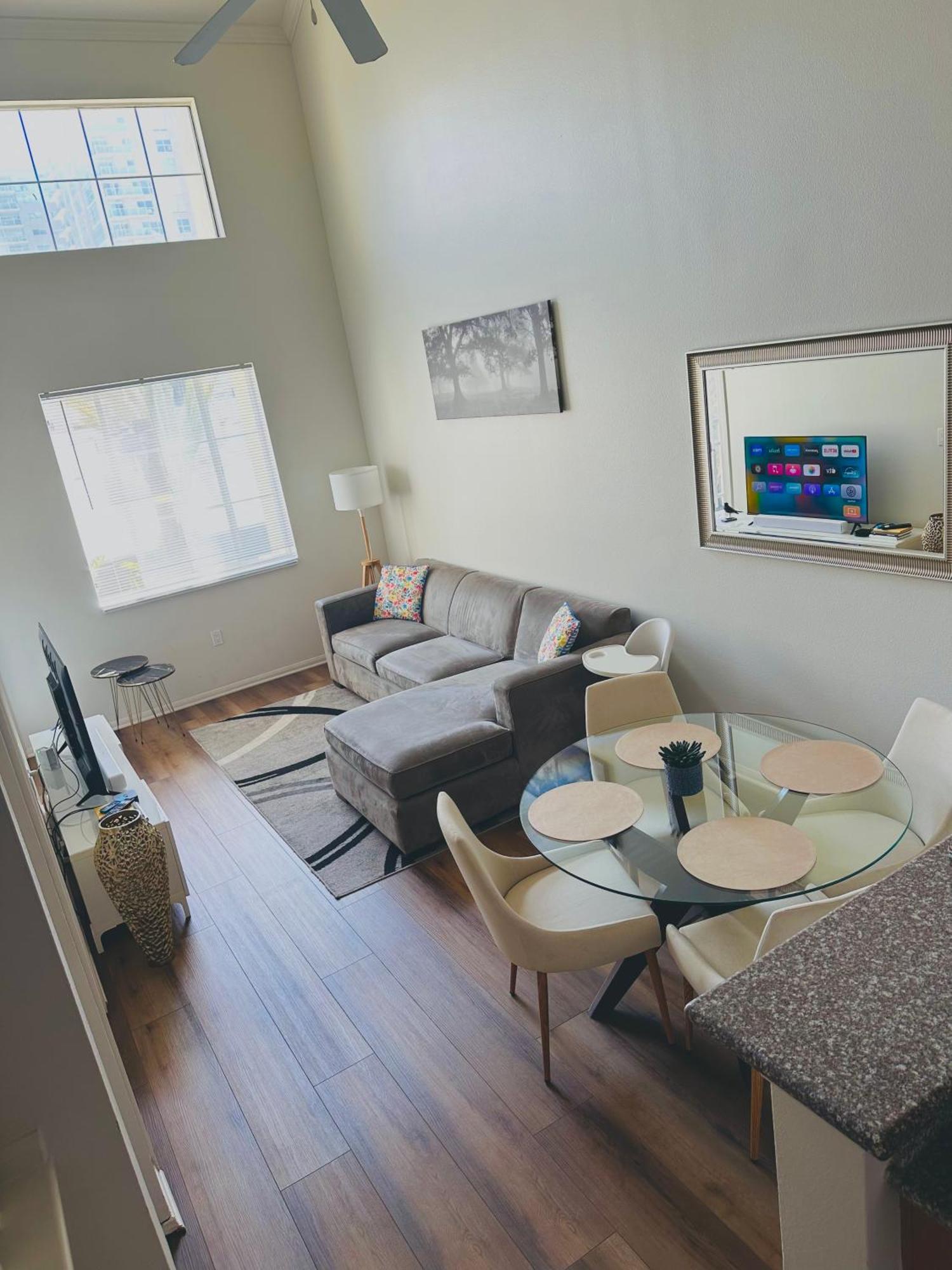 Loft Style,2 Beds ,flexible Self Check In,pool *