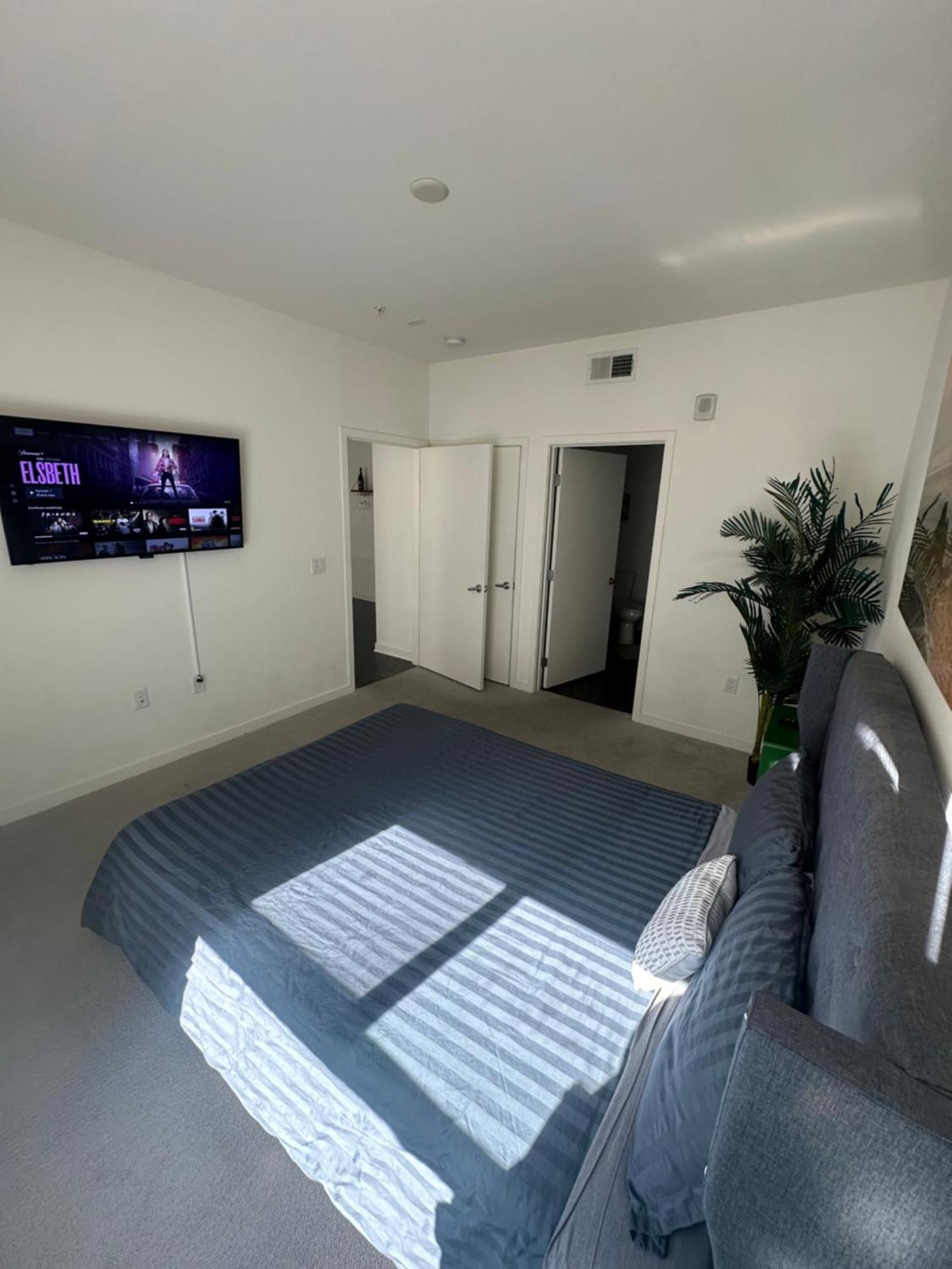 A Spacious 2br With Balcony - Dtla * Los Angeles