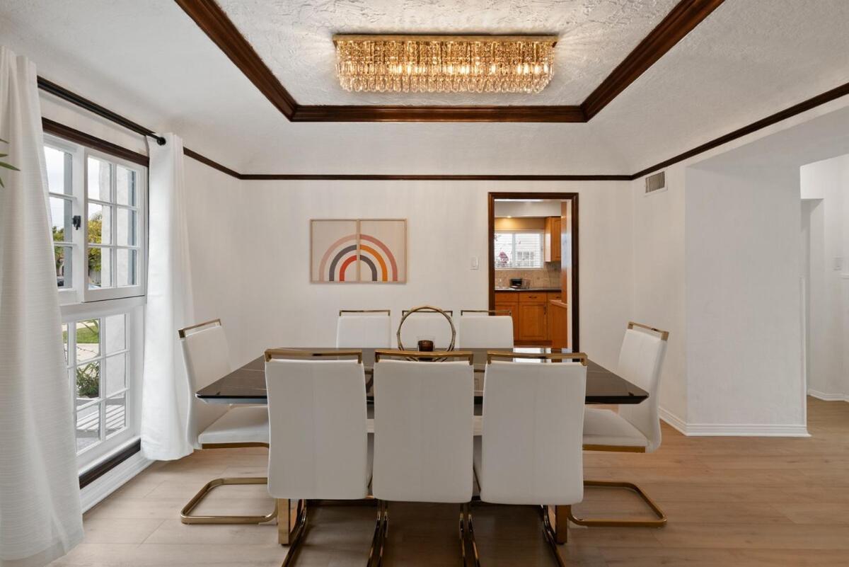 Spacious 4br House With Large Yard And Parking Beverly Hills Adj Villa