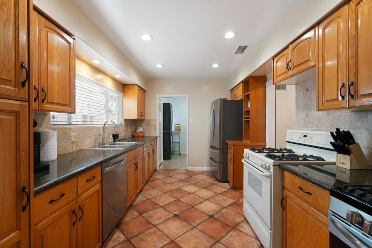 Villa Spacious 4br House With Large Yard And Parking Beverly Hills Adj Los Angeles