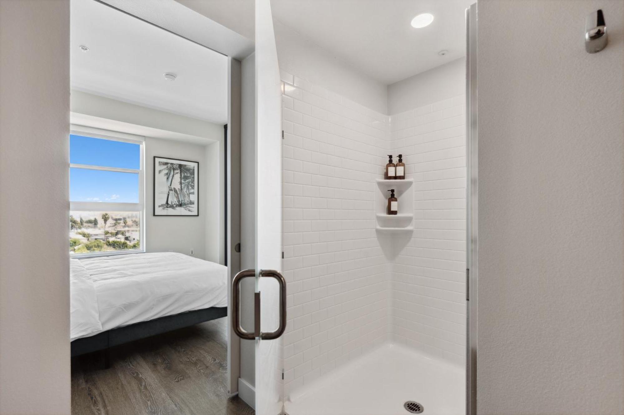 Hollywood 1bdr Comfort With Pool, Gym, Free Parking Apartment *