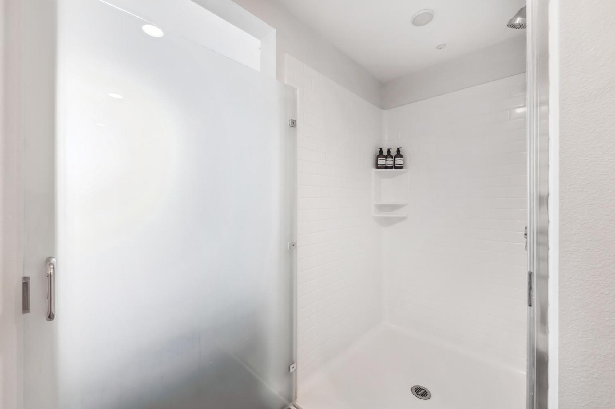Designer 1bdr With Luxury Pool&gym, Free Parking Apartamento