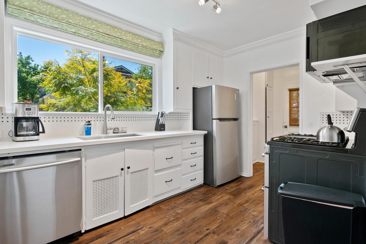 Luxury Piano In Near Universal & Hollywood For 8 Los Angeles