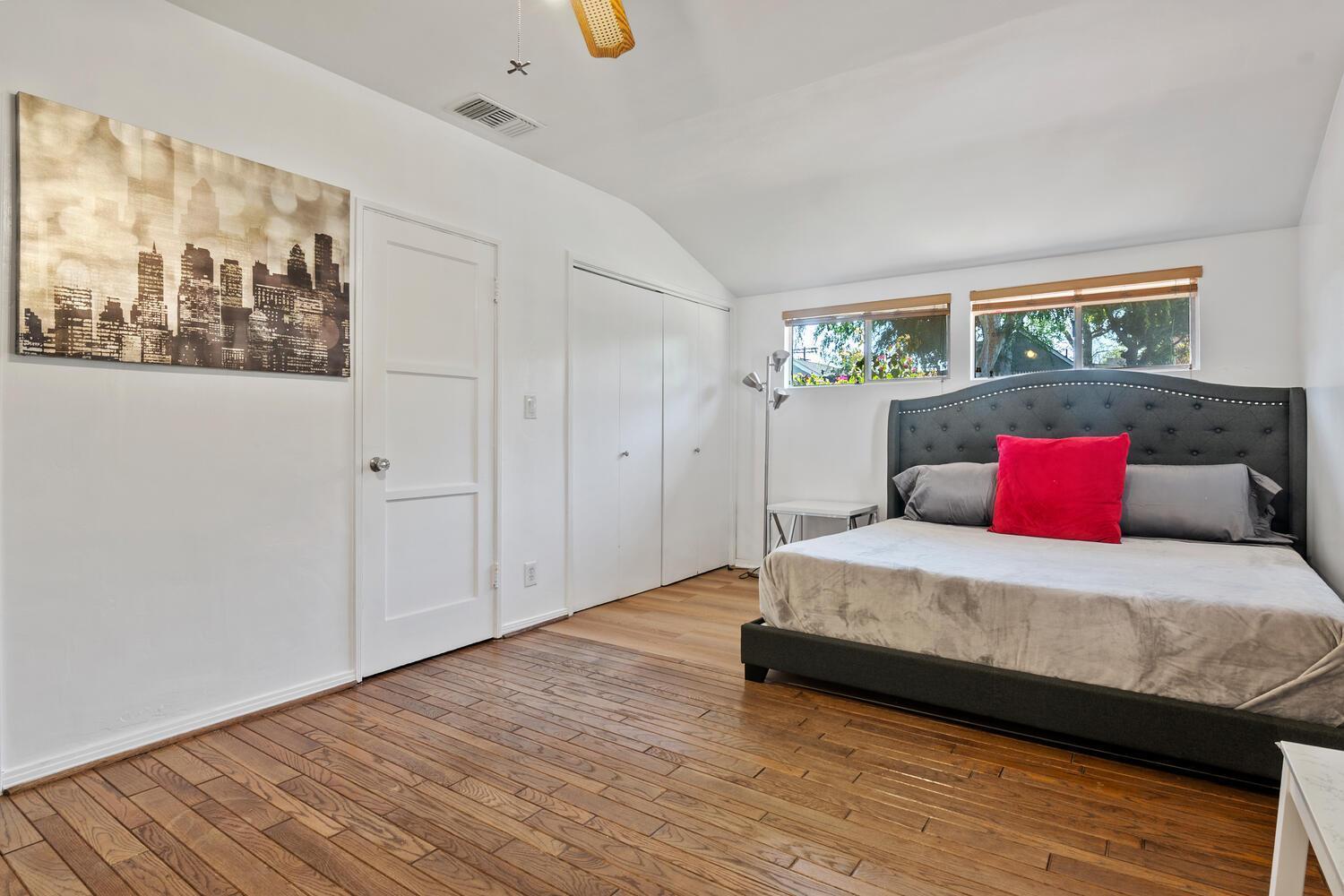 Luxury Piano In Near Universal & Hollywood For 8 *