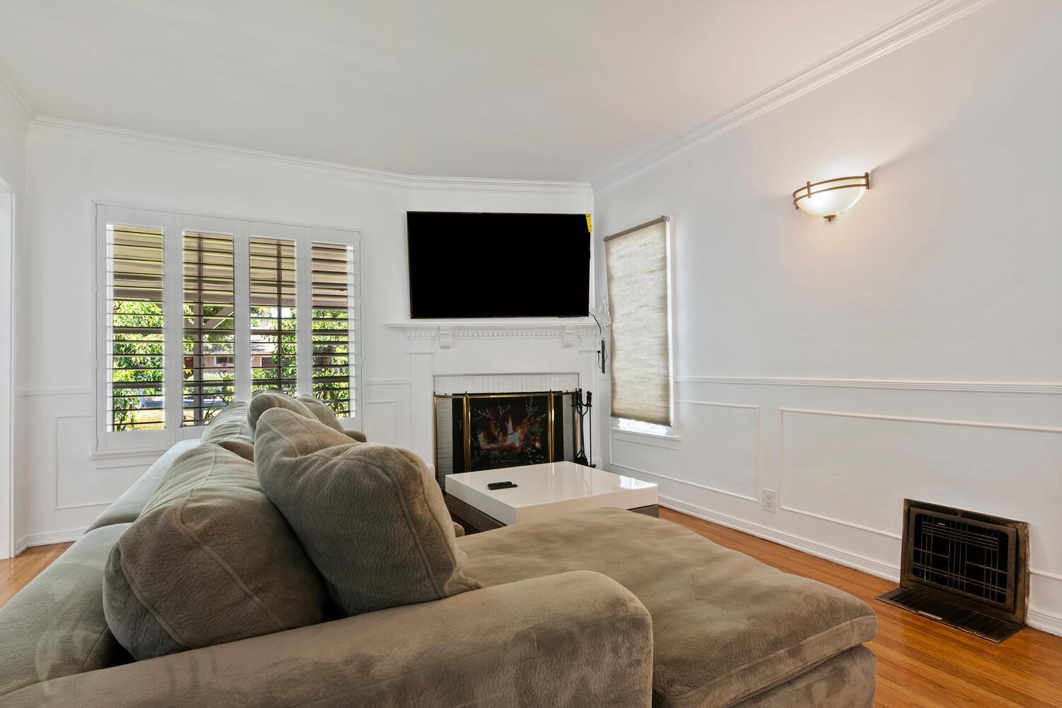 Luxury Piano In Near Universal & Hollywood For 8 Villa