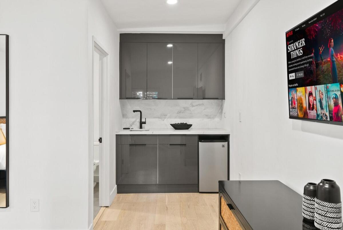 Hollywood Hills 3 Bedroom Views And Jacuzzi Holiday home *