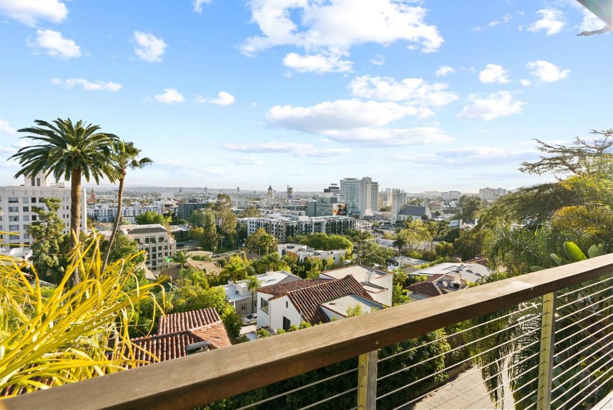 Hollywood Hills 3 Bedroom Views And Jacuzzi Holiday home Los Angeles