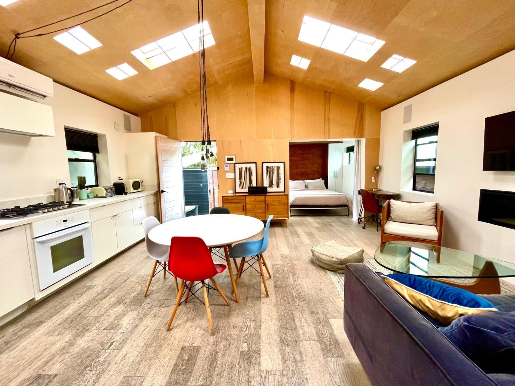 Venice Beach Bungalow By Artspace Locations *
