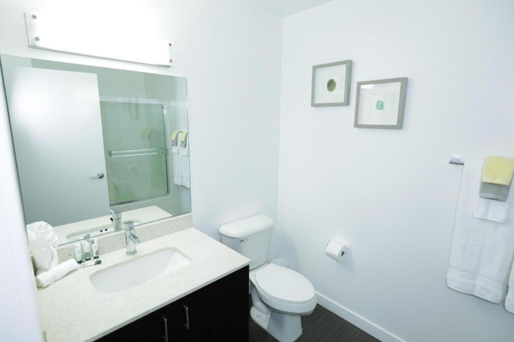 Downtown Cosmopolitan Residences Hotel