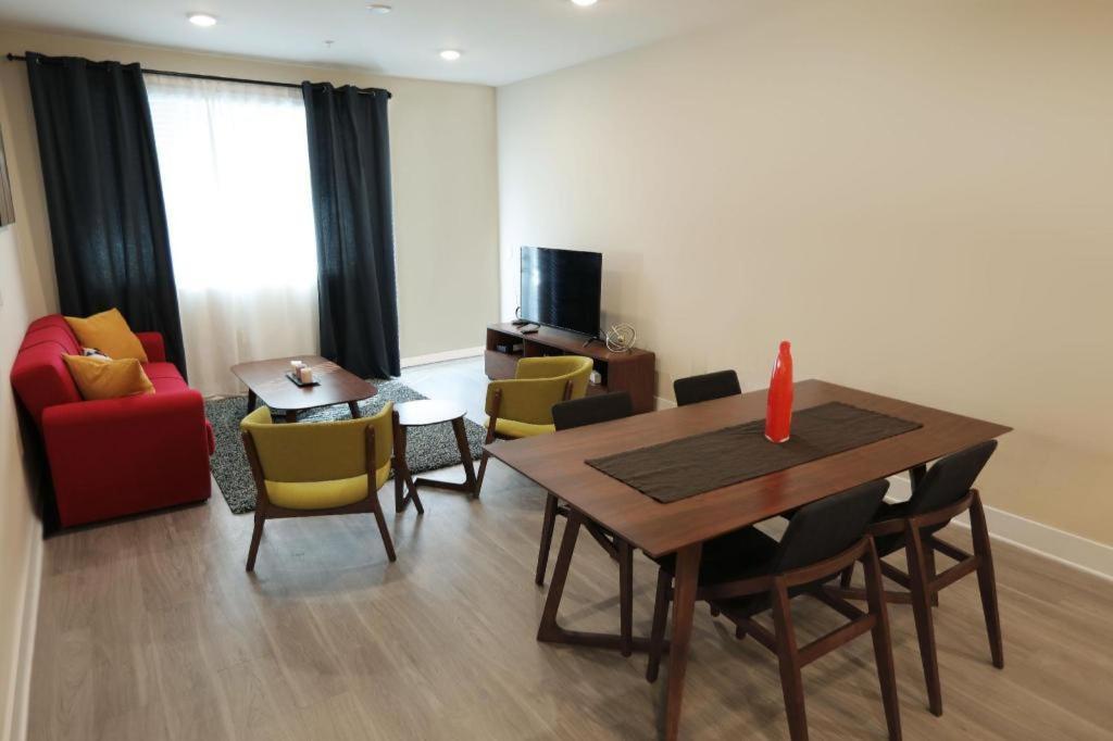 Downtown Cosmopolitan Residences Hotel