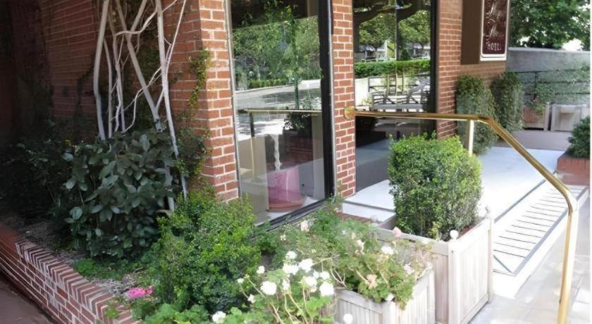 Hilgard House Westwood Village * Los Angeles