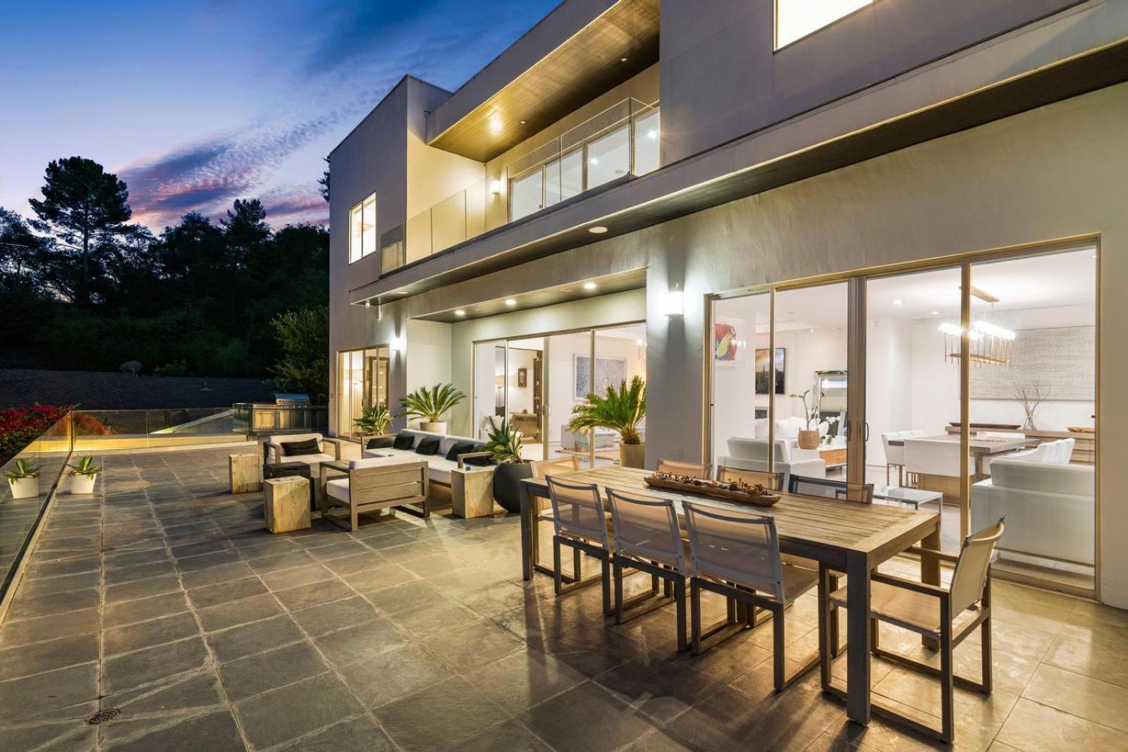Travis Modern Mansion Los Angeles