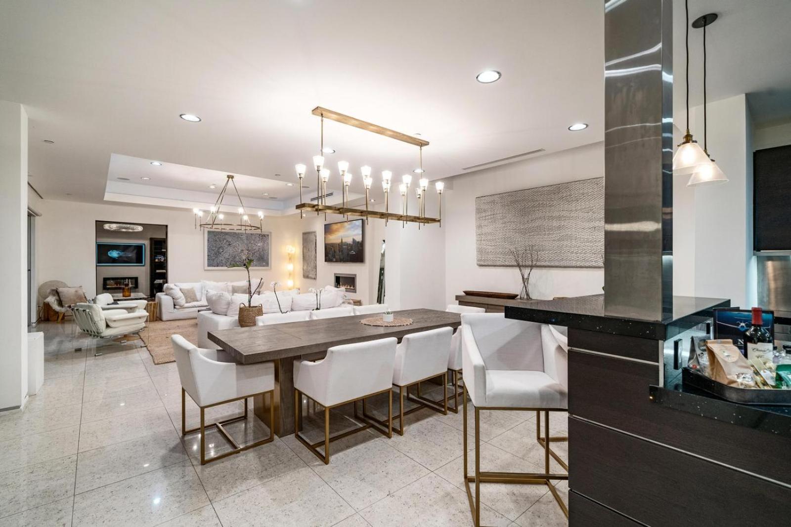 Travis Modern Mansion