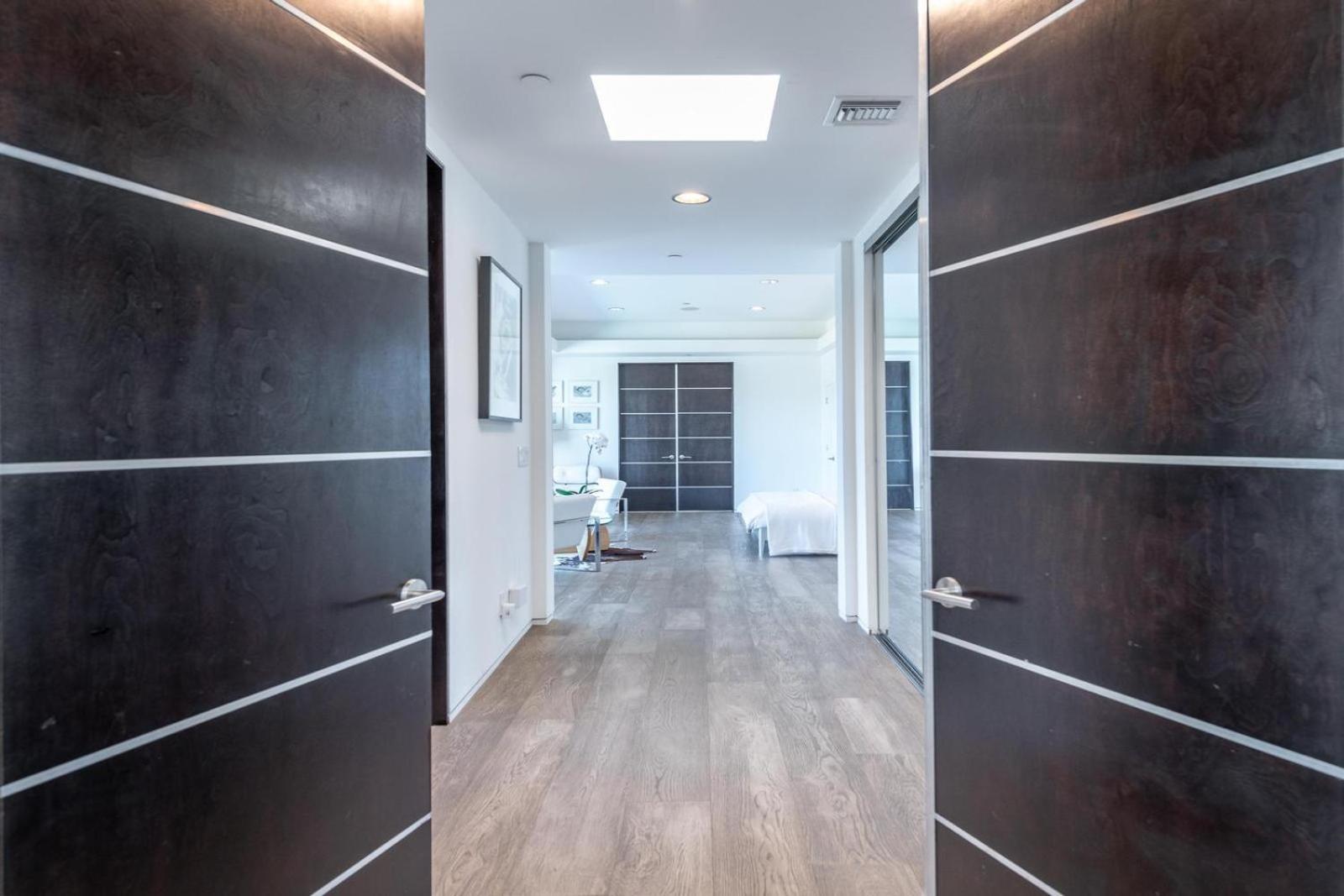 Travis Modern Mansion