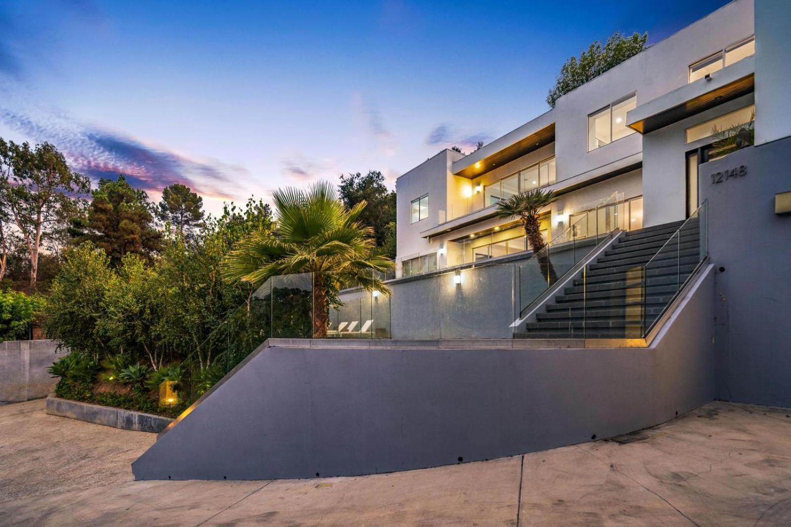 Villa Travis Modern Mansion