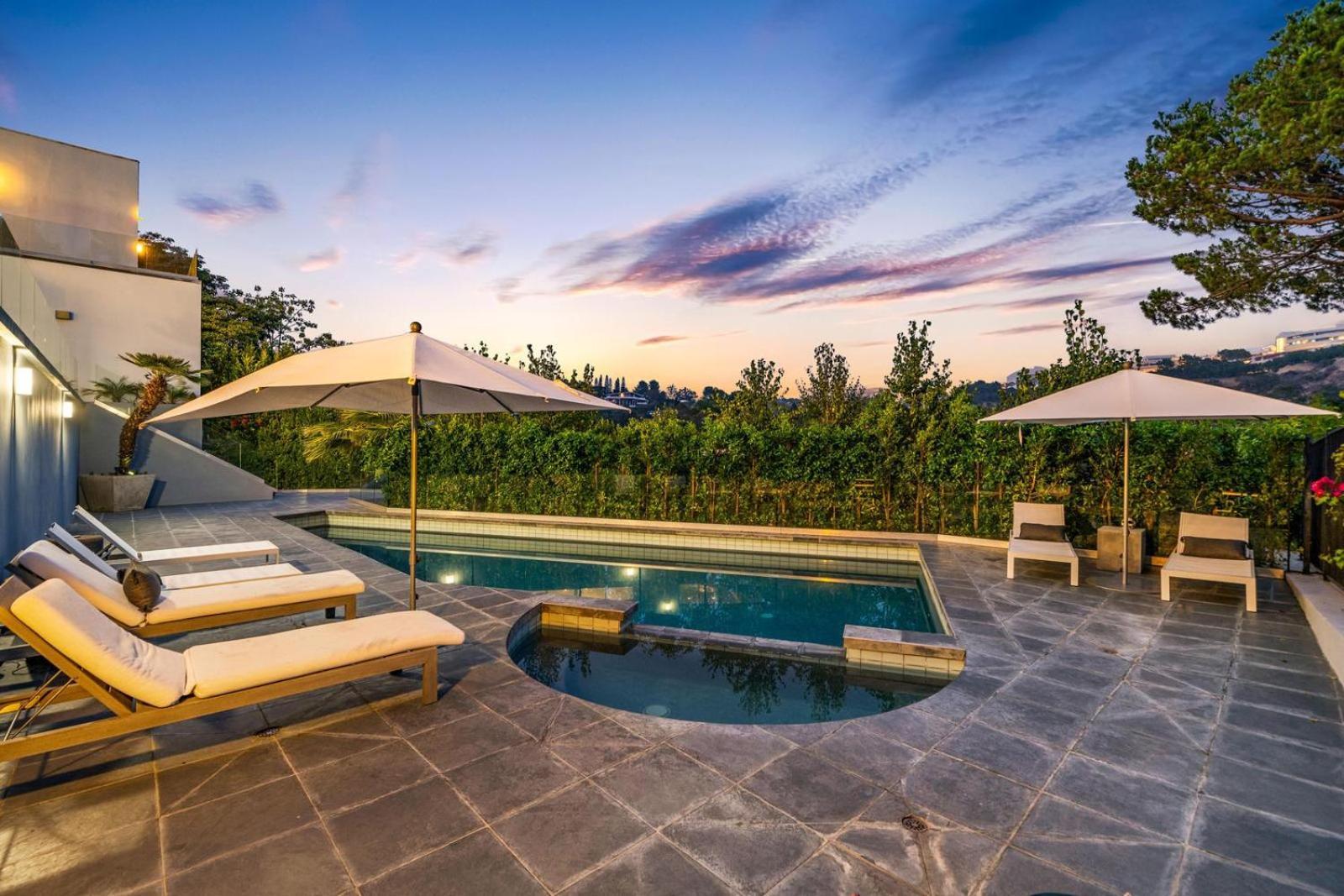 Travis Modern Mansion *