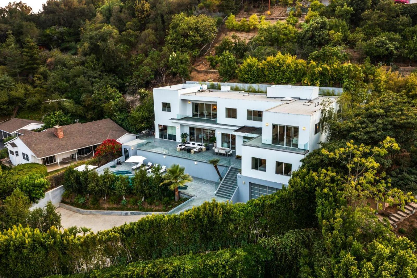 Travis Modern Mansion *