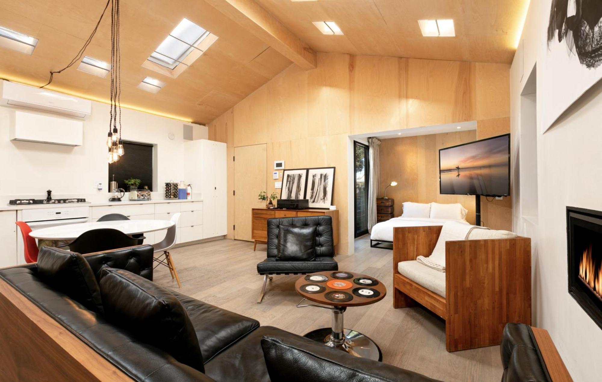 Apartment Venice Beach Bungalow By Artspace Locations *