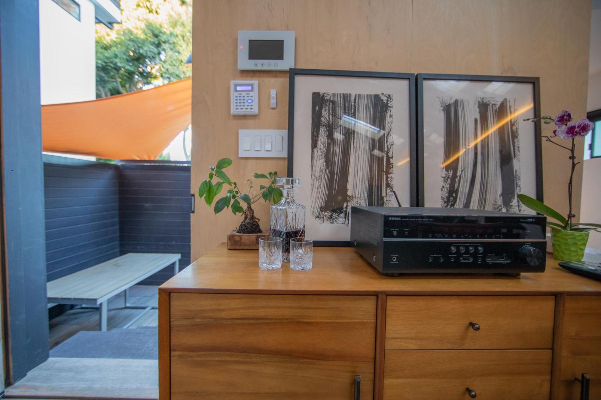 Venice Beach Bungalow By Artspace Locations Apartment Los Angeles