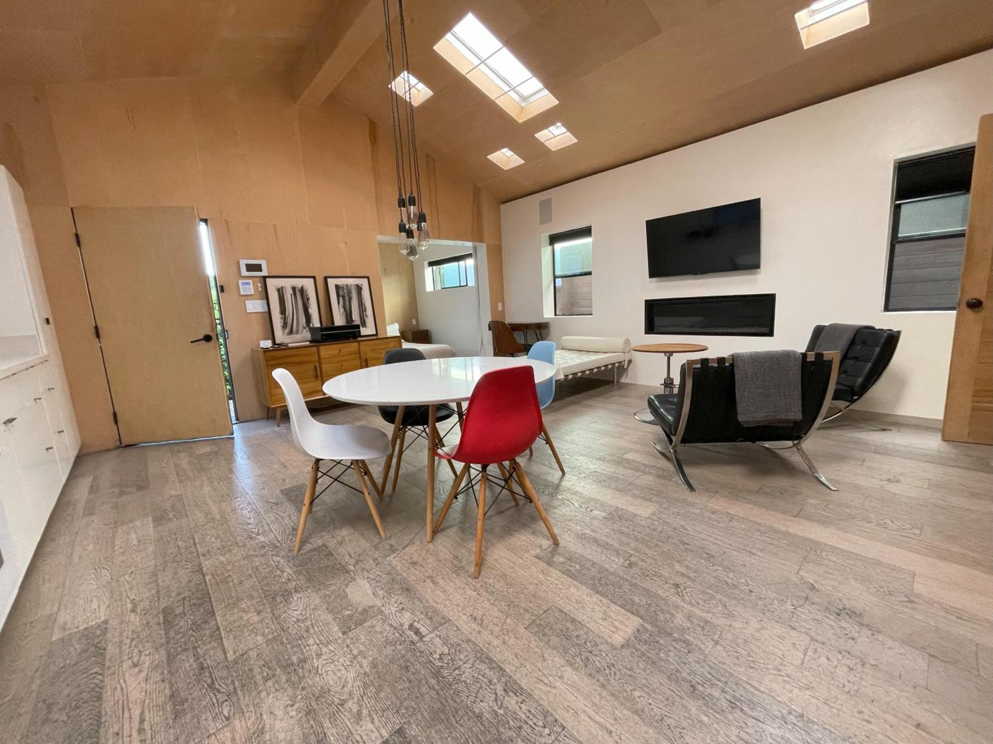 Venice Beach Bungalow By Artspace Locations Apartment Los Angeles