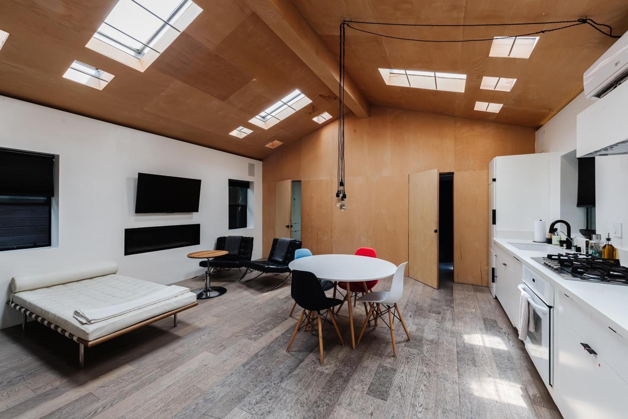 Venice Beach Bungalow By Artspace Locations *