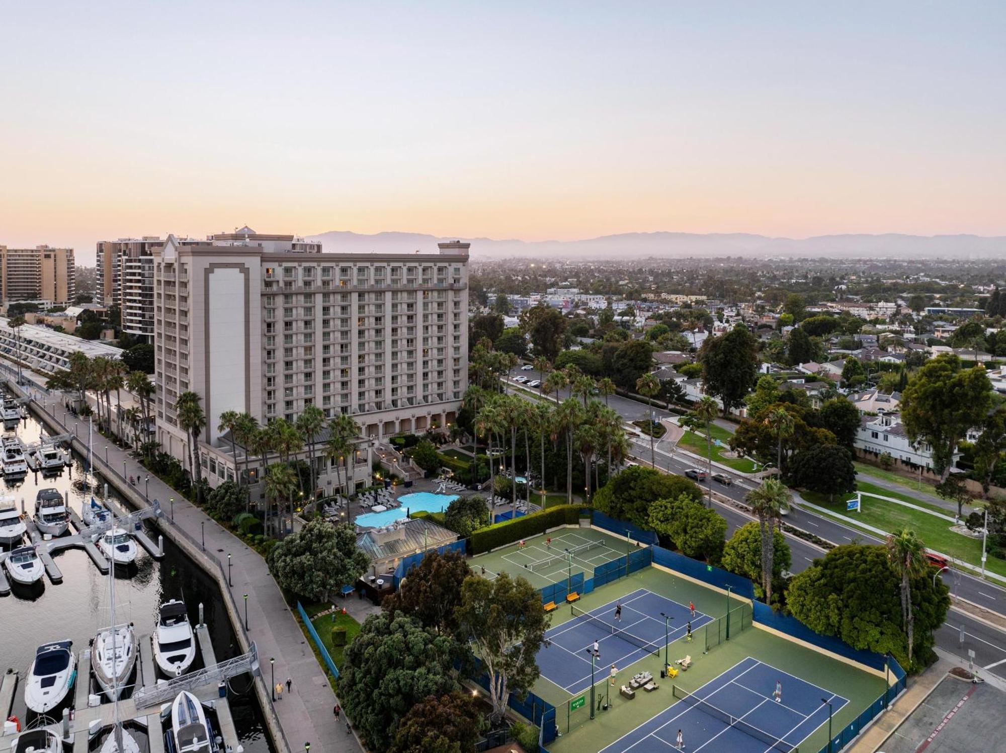 Apartment Peridot Palm - Marina Views 2br W Private Large Patio *