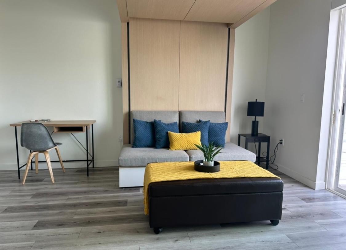 Heart Of Hollywood-walk Of Fame 1bd With View -free Parking, Balcony, Wifi, Rooftop, Gym, Upscale Amenities Apartment *