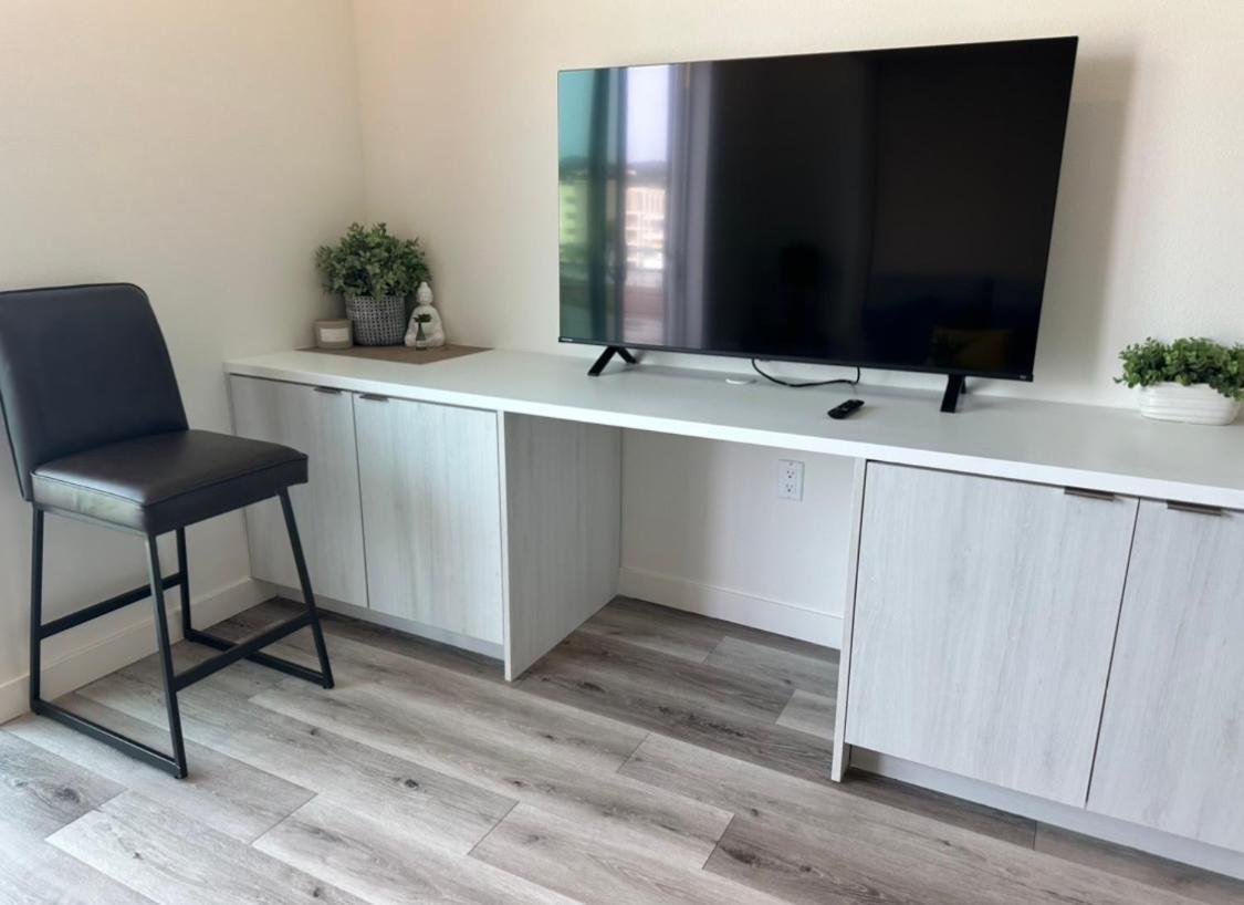 Apartment Heart Of Hollywood-walk Of Fame 1bd With View -free Parking, Balcony, Wifi, Rooftop, Gym, Upscale Amenities