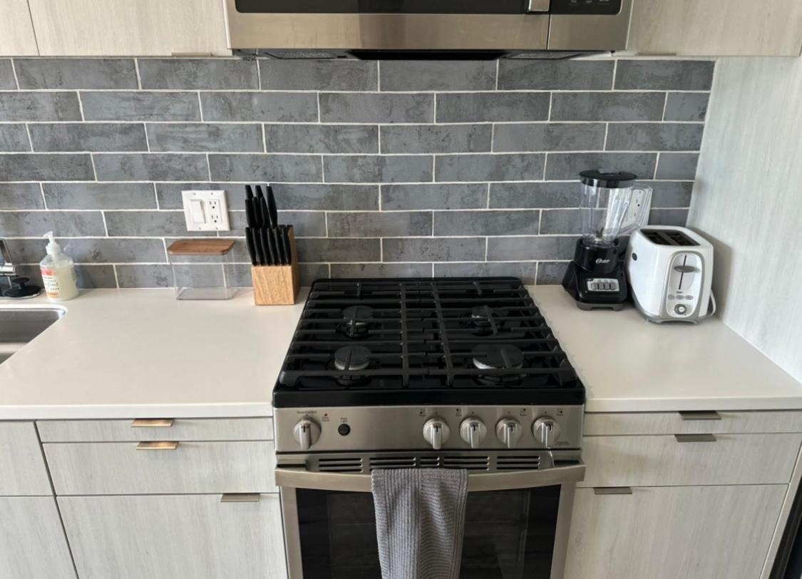 Heart Of Hollywood-walk Of Fame 1bd With View -free Parking, Balcony, Wifi, Rooftop, Gym, Upscale Amenities * Los Angeles