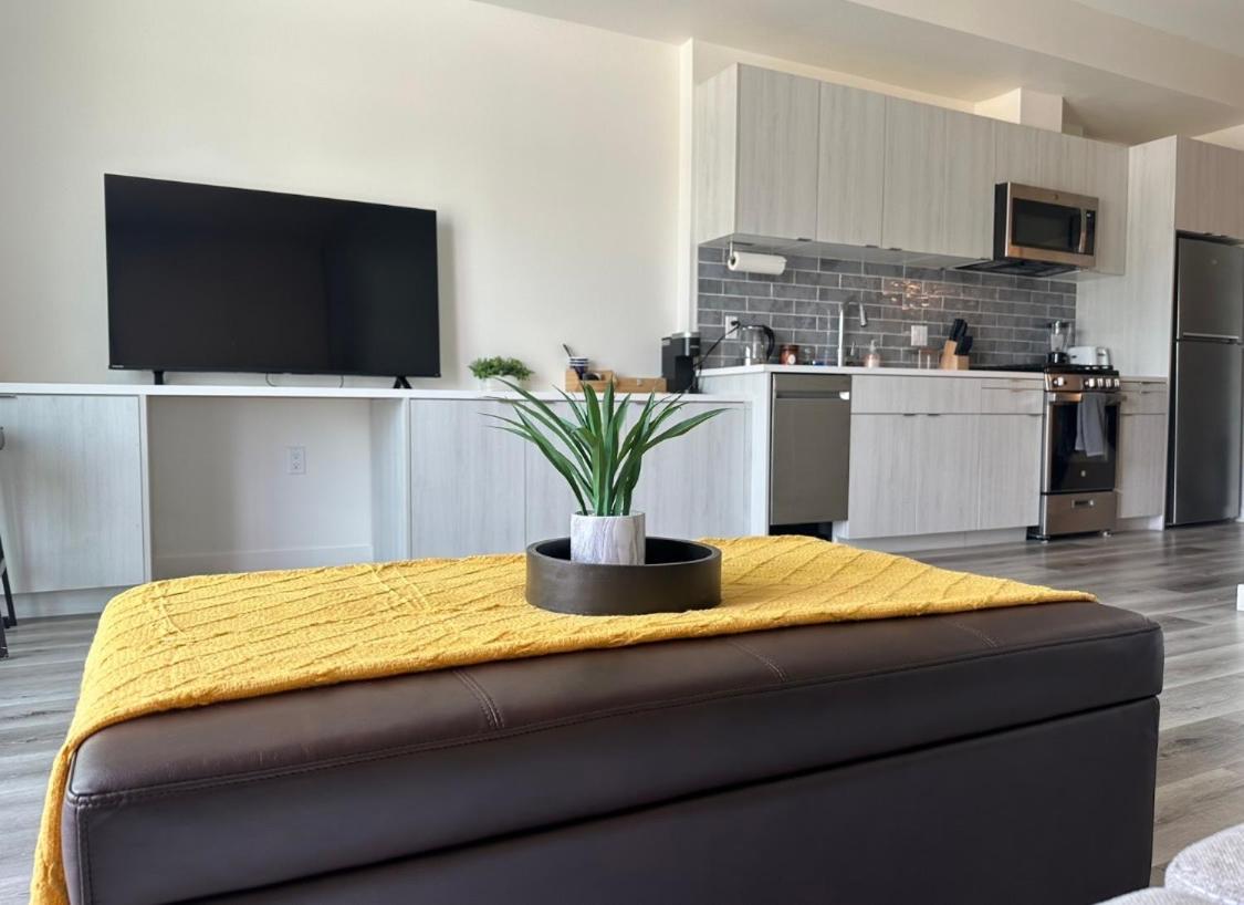 Heart Of Hollywood-walk Of Fame 1bd With View -free Parking, Balcony, Wifi, Rooftop, Gym, Upscale Amenities Apartment