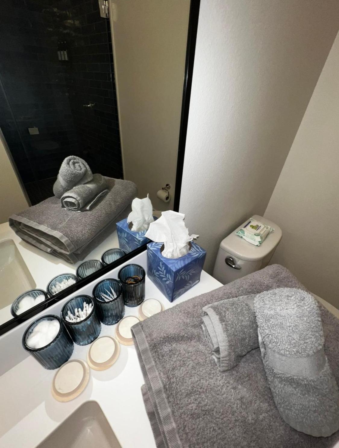 Heart Of Hollywood-walk Of Fame 1bd With View -free Parking, Balcony, Wifi, Rooftop, Gym, Upscale Amenities Apartment Los Angeles