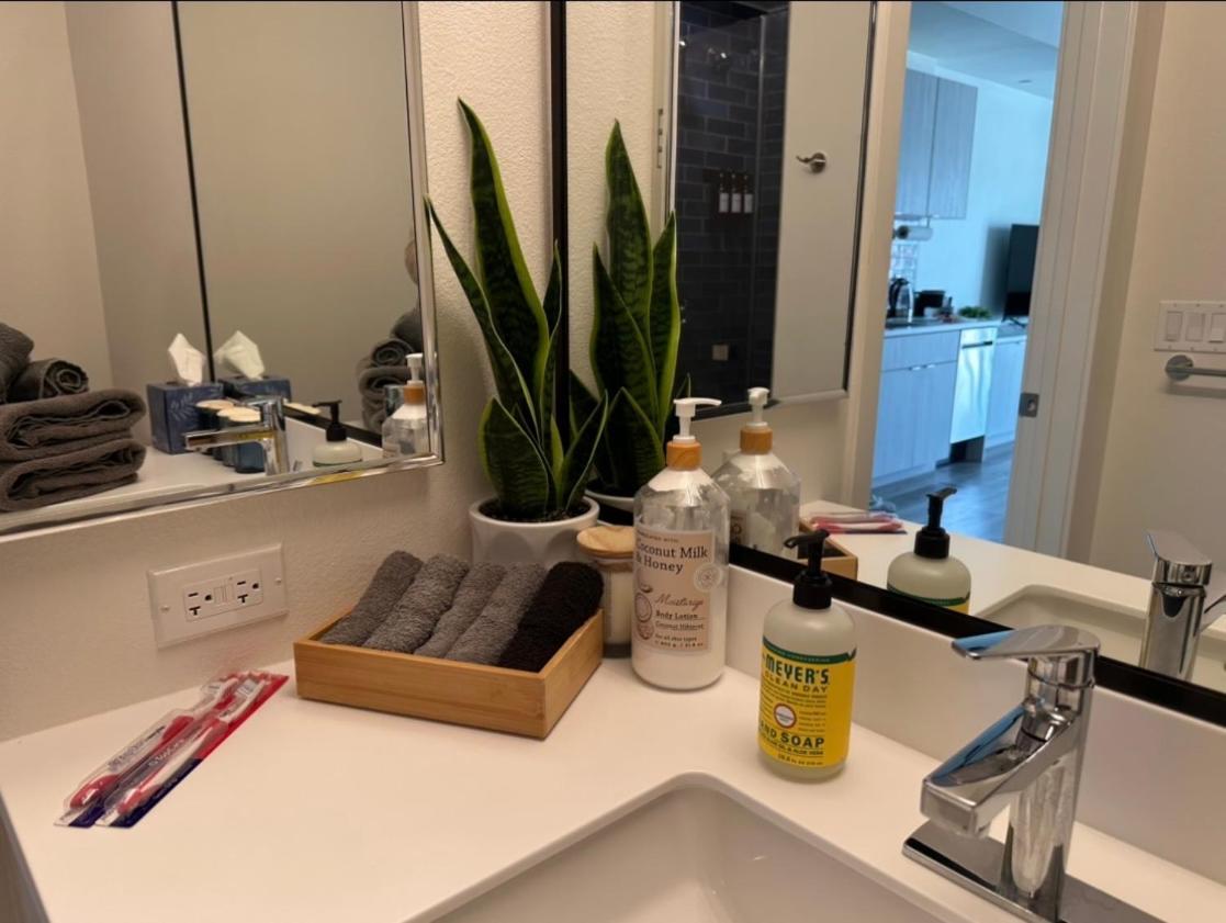 Apartment Heart Of Hollywood-walk Of Fame 1bd With View -free Parking, Balcony, Wifi, Rooftop, Gym, Upscale Amenities Los Angeles
