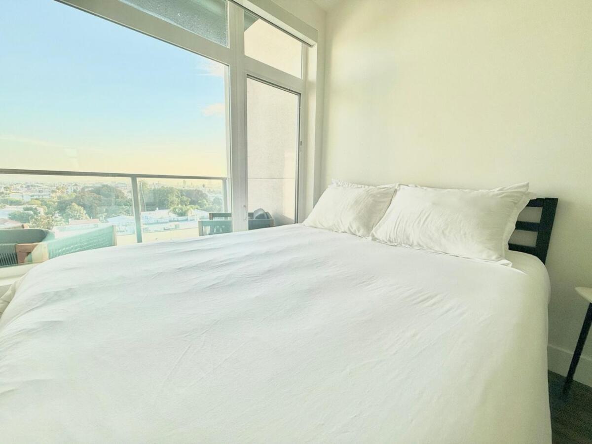 Apartment Penthouse With Views In Hollywood - One Bedroom W Parking