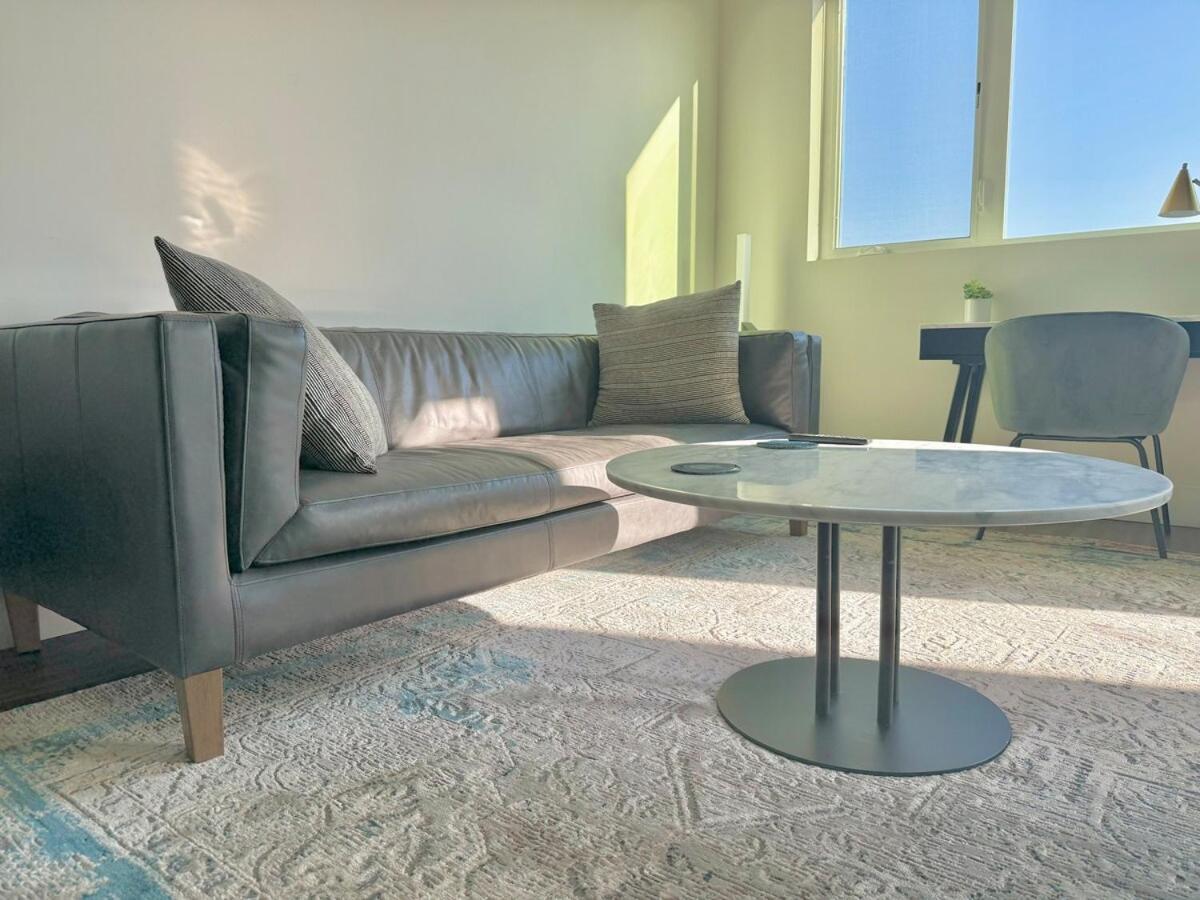 Penthouse With Views In Hollywood - One Bedroom W Parking Apartamento