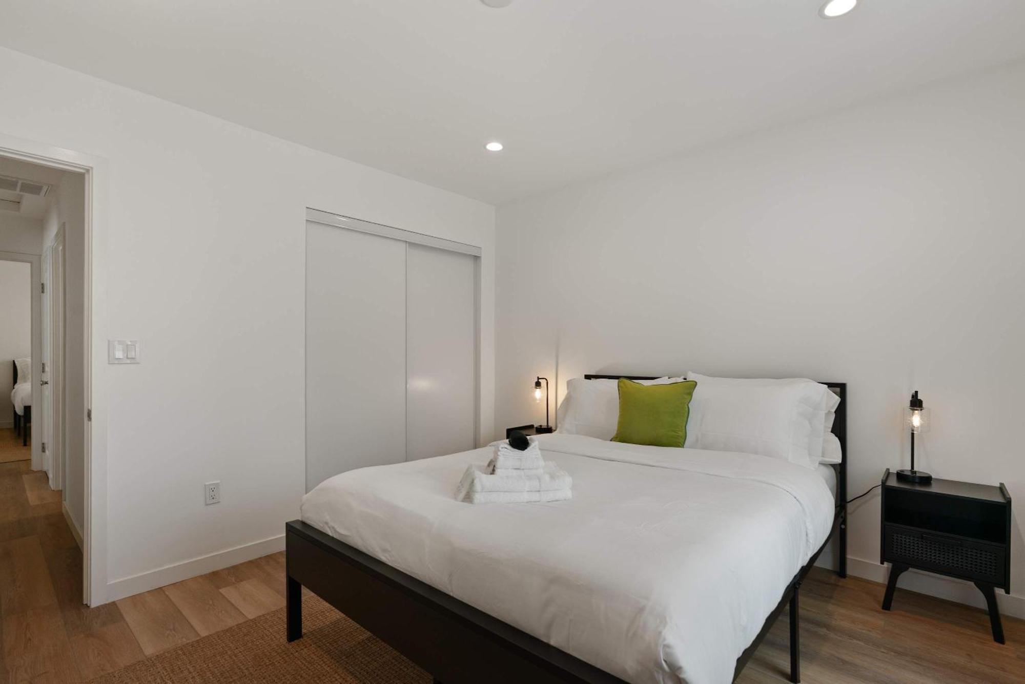 New Listing Midcity By Colby & Conrad * Los Angeles