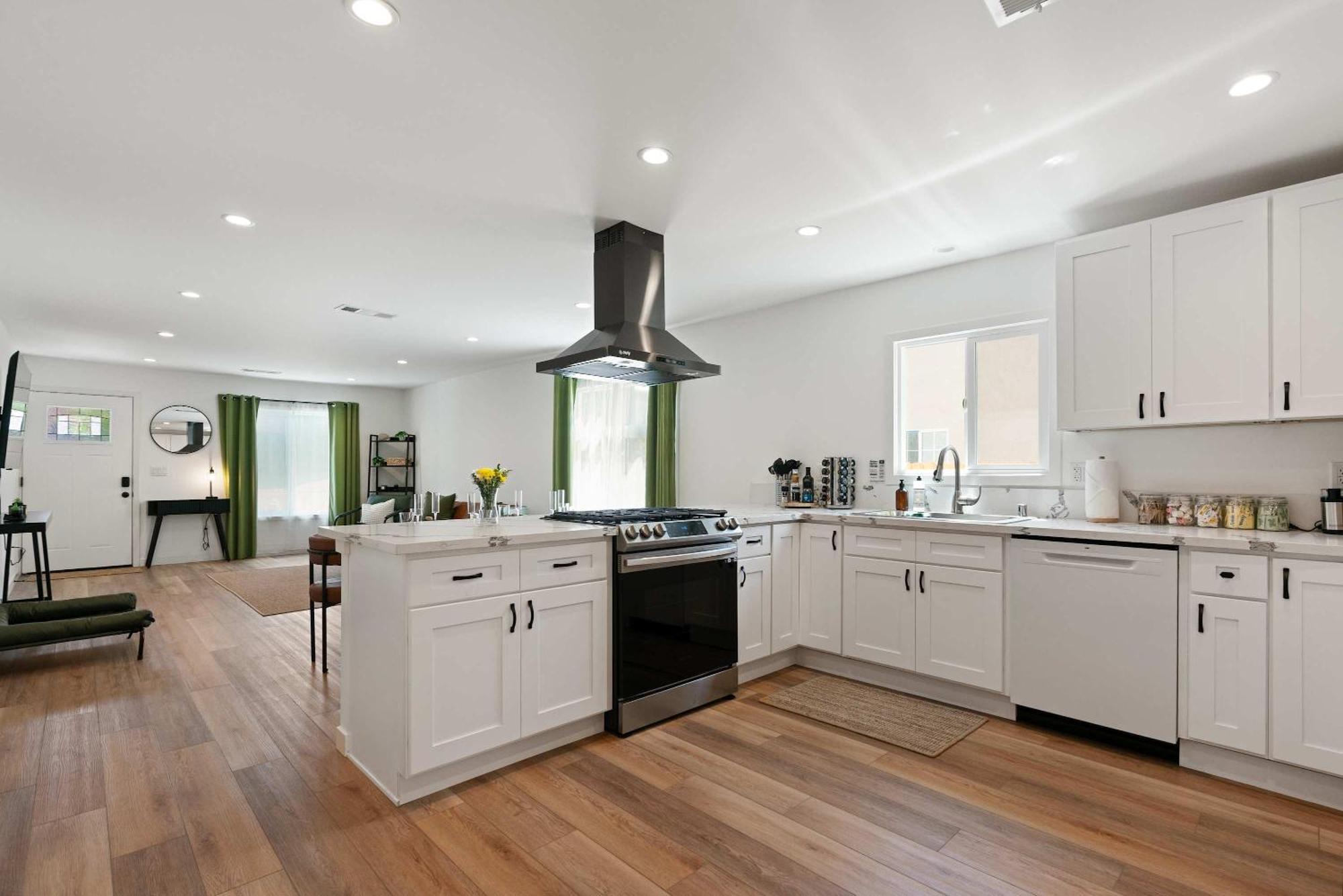 New Listing Midcity By Colby & Conrad Los Angeles