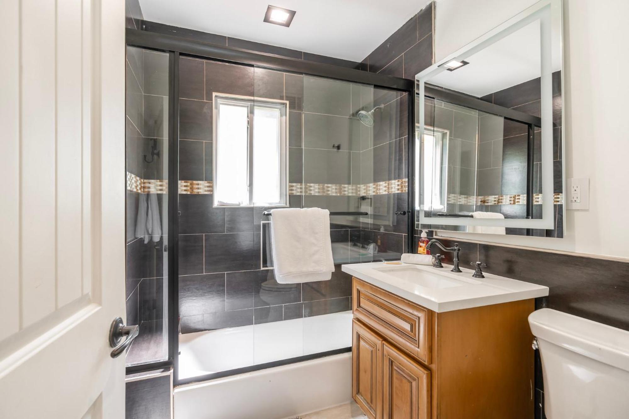 Apartment Incredible Near Universal