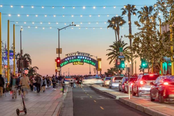 Apartment Splendid 2br, 2ba 12 Min Walk To Sm Pier!