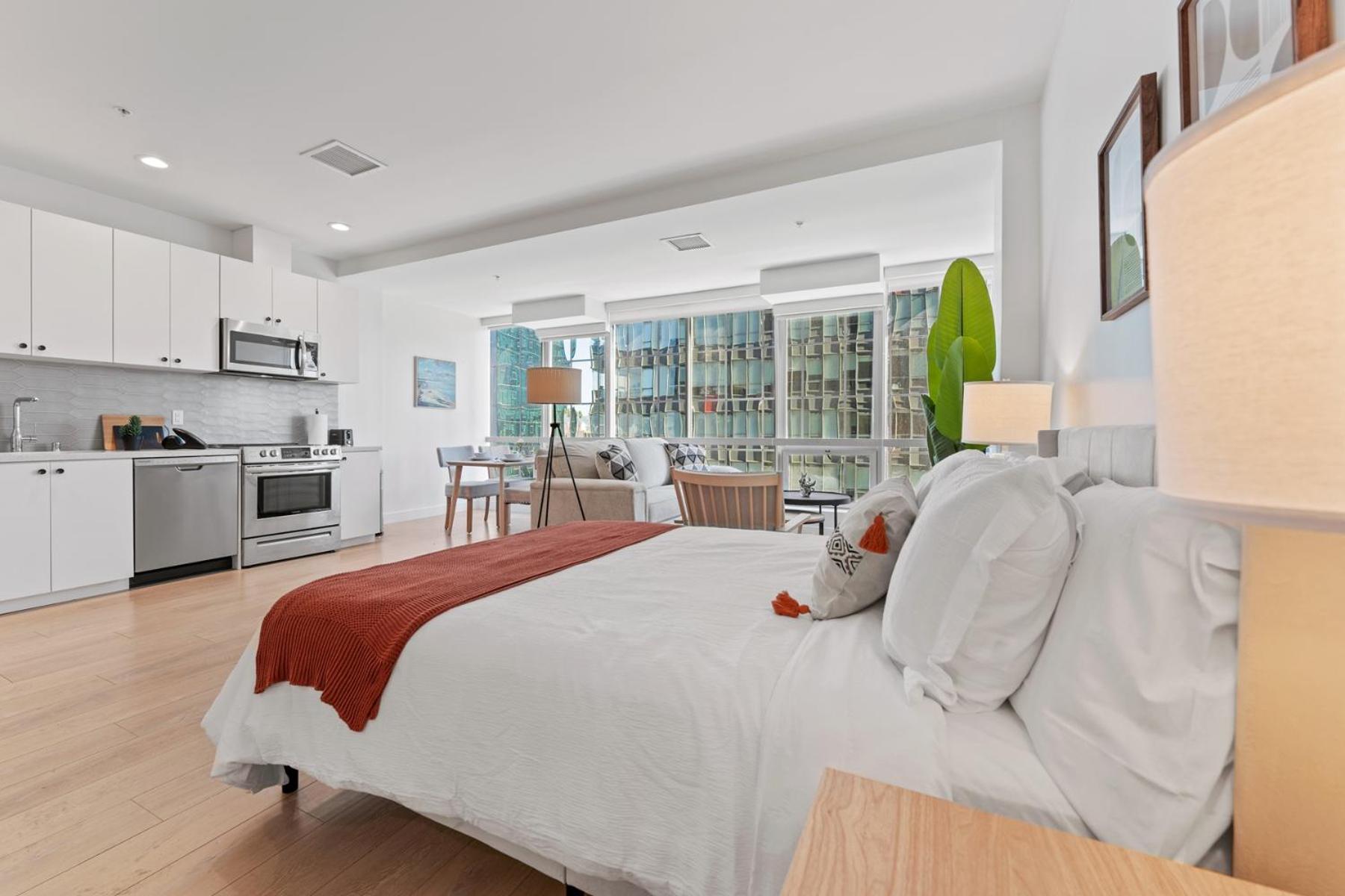 Hotel Stylish Downtown La Getaway - Prime Location On Wilshire Blvd!