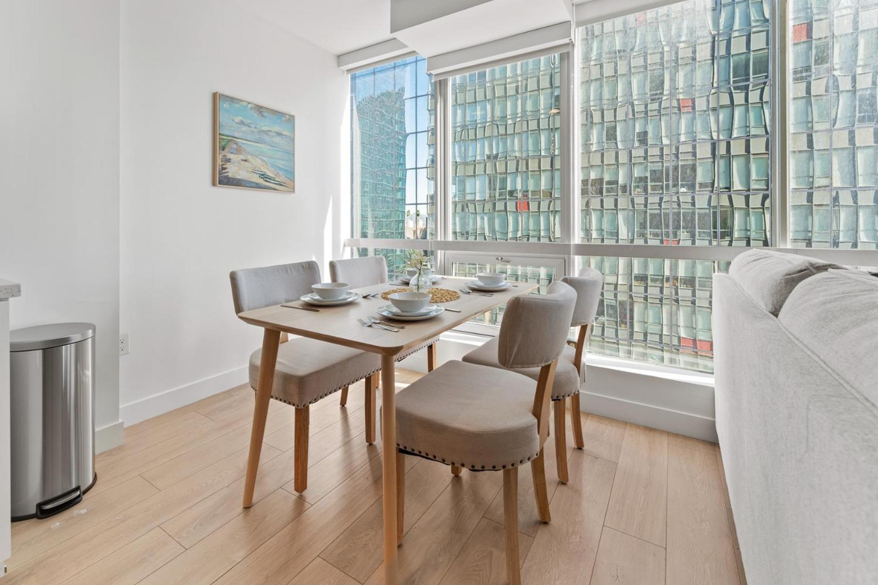 Stylish Downtown La Getaway - Prime Location On Wilshire Blvd! 4*