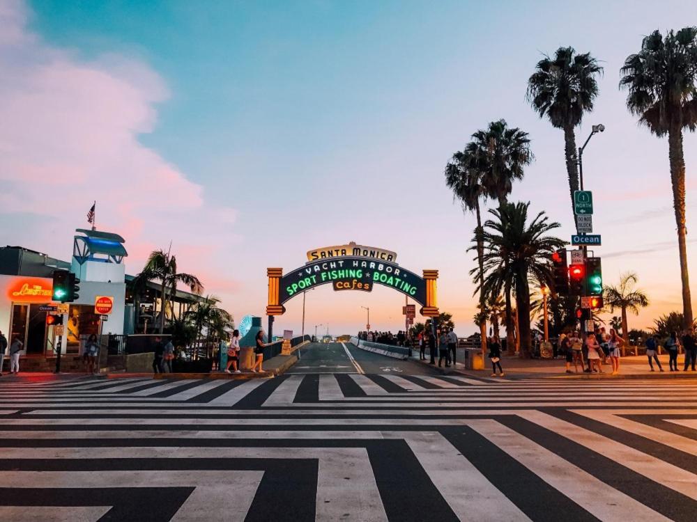 Apartment Beachside 2bd 2ba, 12min Walk To Santa Monica Pier Los Angeles