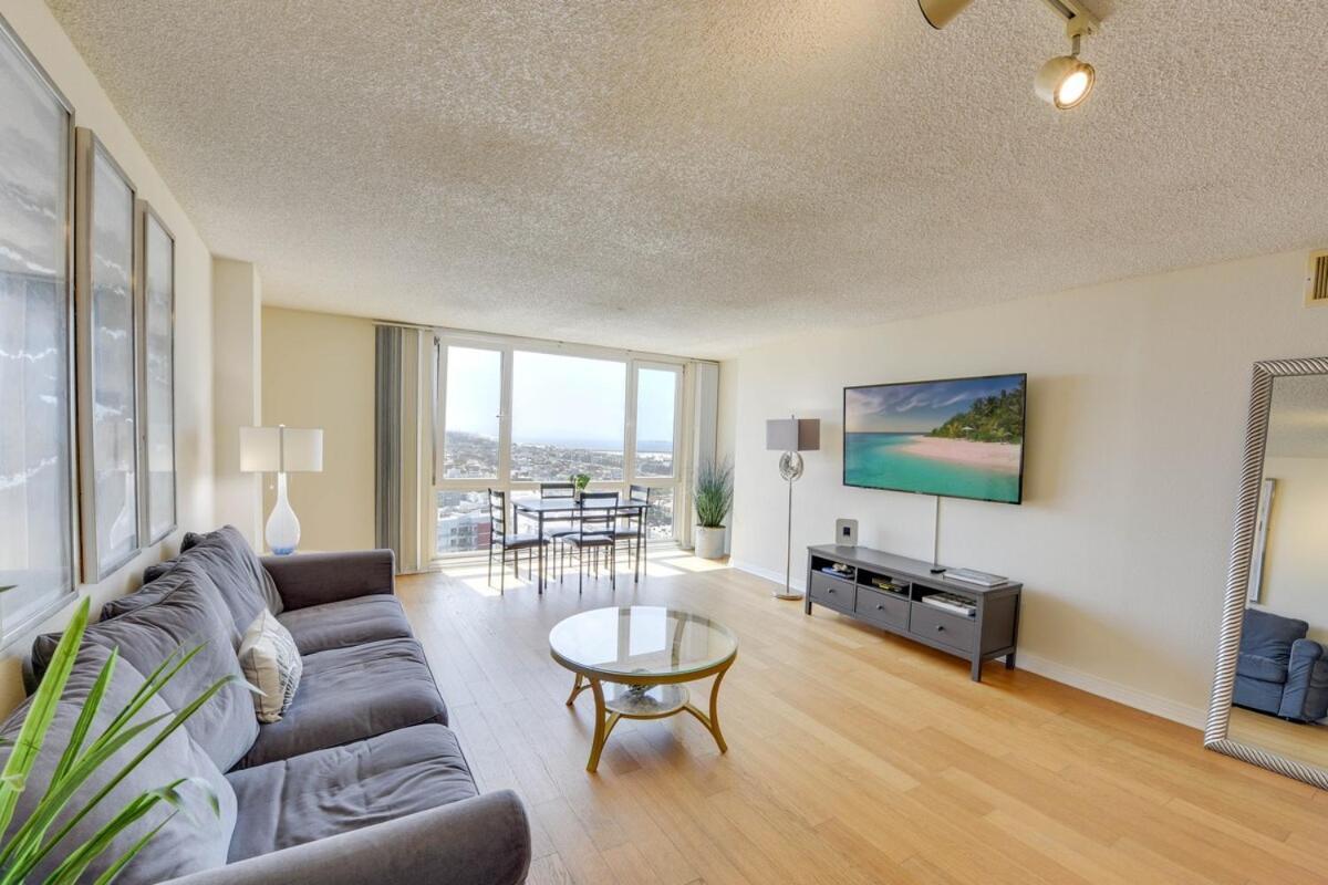 Apartment Oceanfront Bliss, & Marina Views, Roomy 1br