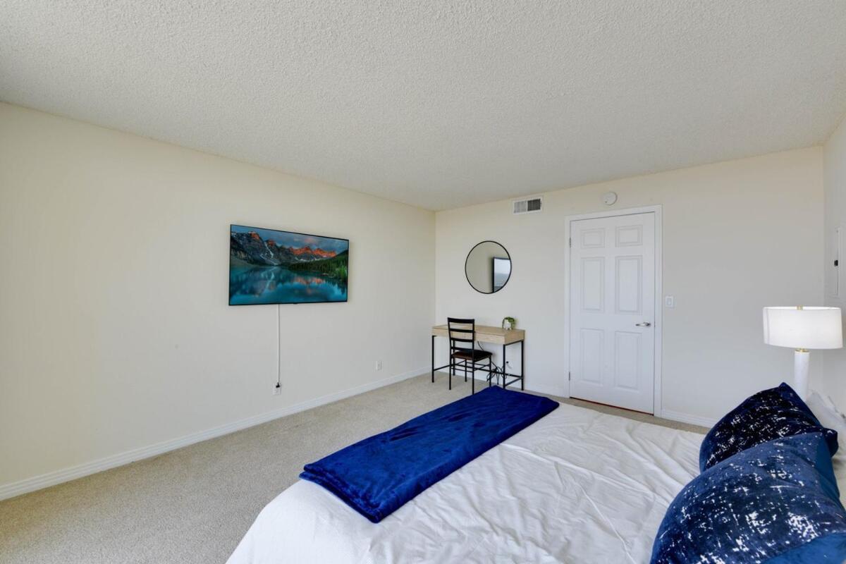 Oceanfront Bliss, & Marina Views, Roomy 1br Apartment *