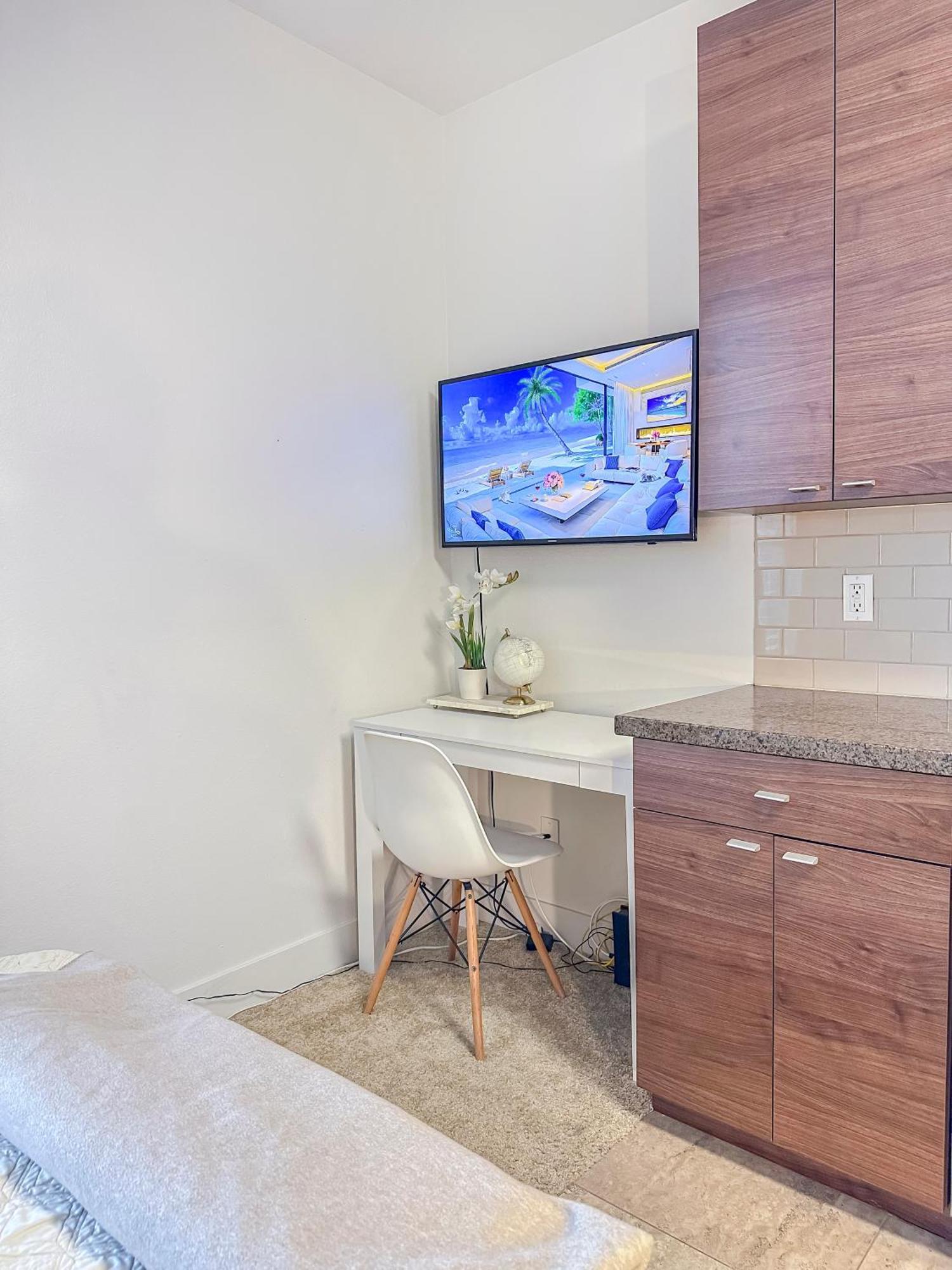 Luxury Marina Del Rey With Parking Gym Pool Los Angeles