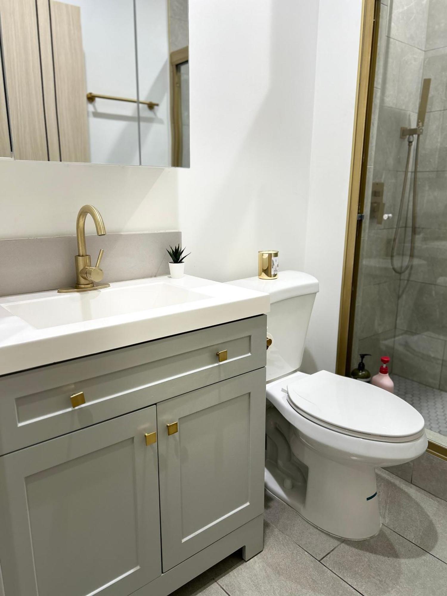 Newly Gated Stylish Steps To Hollywood 2b2b Apartment Los Angeles