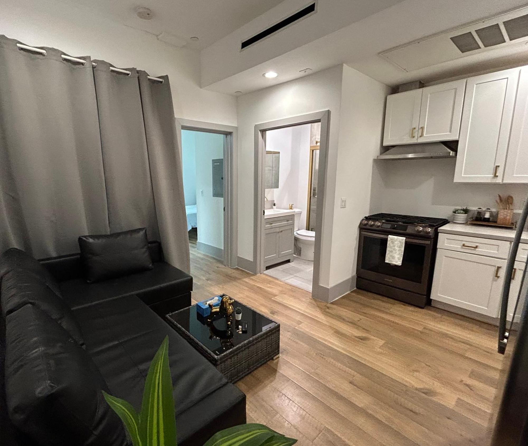 Apartment Newly Gated Stylish Steps To Hollywood 2b2b