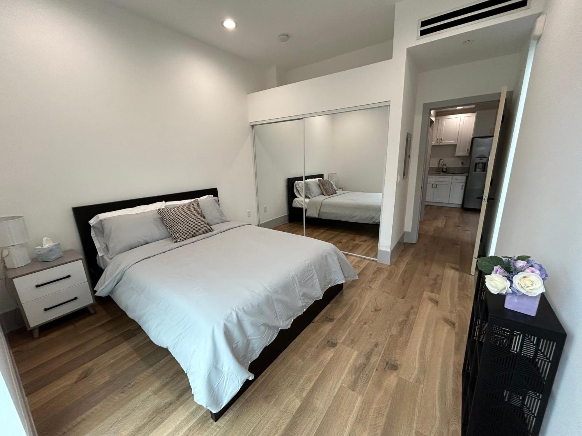 Newly Gated Stylish Steps To Hollywood 2b2b Apartment